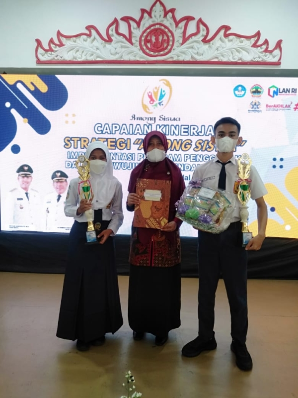 SMP N 1 BOJA - RAIH 3 JUARA DALAM HUT KPB DAN HARDIKNAS